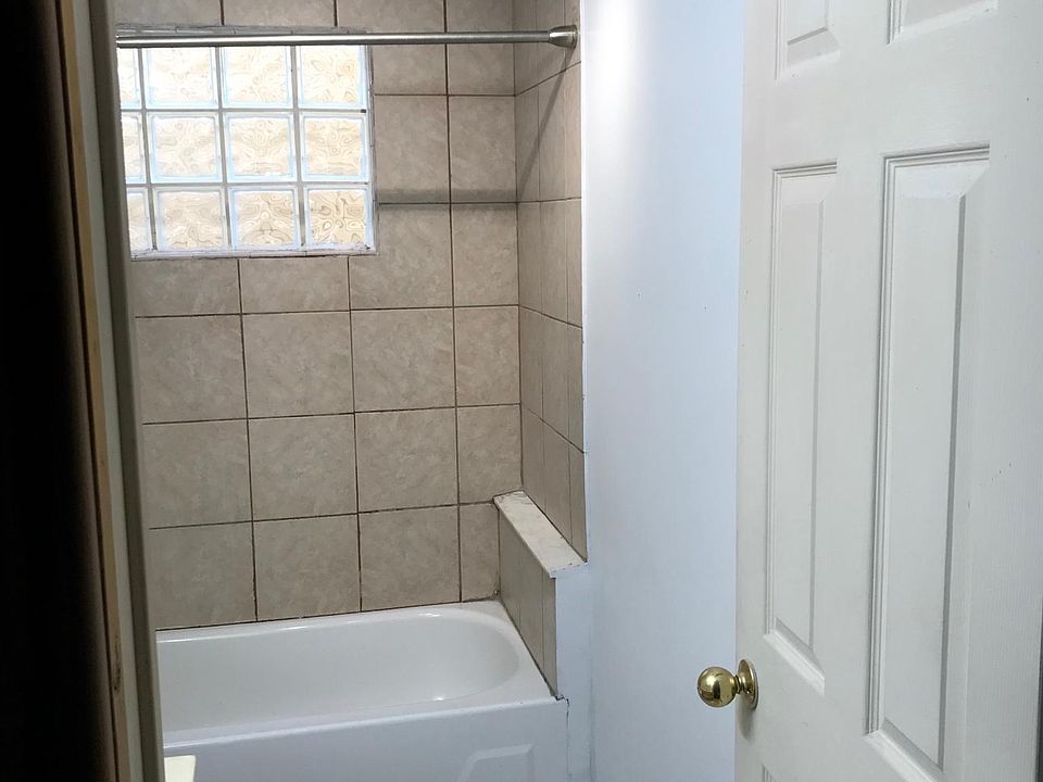 2nd image of 1206 Hoyt Ave