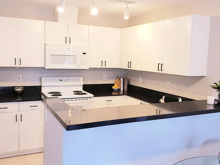1323 Union St #501 — Photo 4