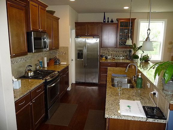 4th image of 2121 5th Ave NW