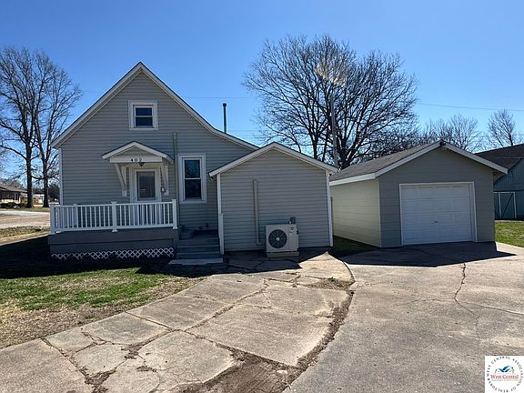 2nd image of 402 E Eickhoff St