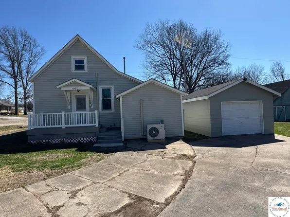 402 E Eickhoff St, Cole Camp, MO 65325