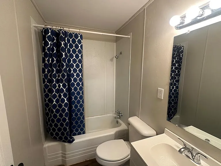 1116-1116 Cornelia Cir — Photo 15