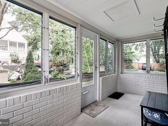 Tremendous bonus space: a mudroom!