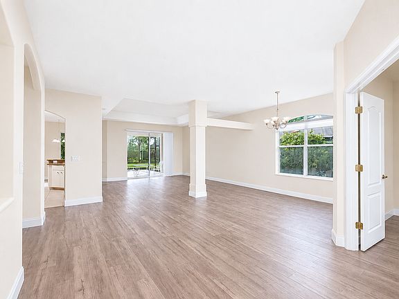 3rd image of 19 Old Port Cir