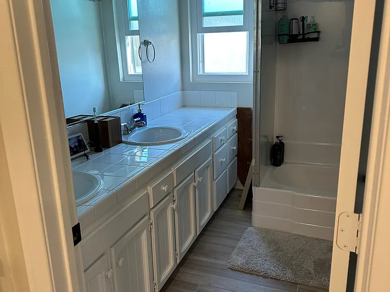 758 W 18th St #C — Photo 29
