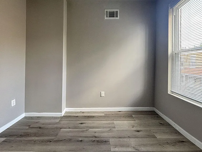 112 N Wilton St — Photo 5