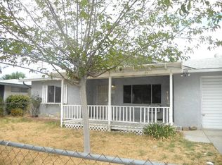 920 E Lucerne Dr, Hemet, CA 92543