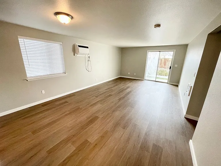 Driscoll Ln. 4-Plex — Photo 7