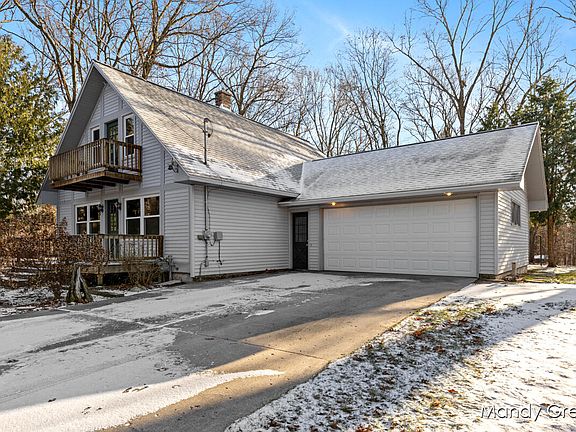 3rd image of 17125 Seneca Dr