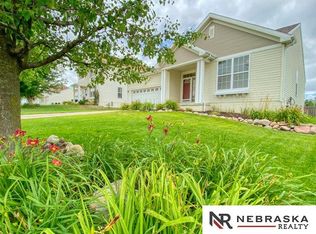 816 Summit Ridge Dr, Papillion, NE 68046