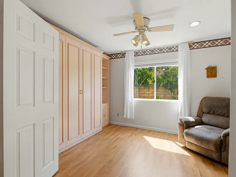 24668 Ebelden Ave — Photo 8