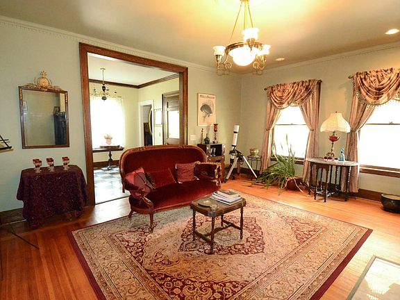 3rd image of 106 Wesley Ave