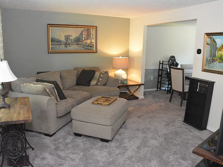 117 Huron Dr — Photo 8