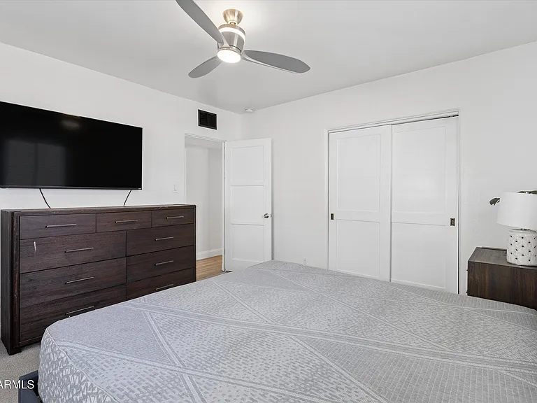 926 W Moreland St — Photo 13