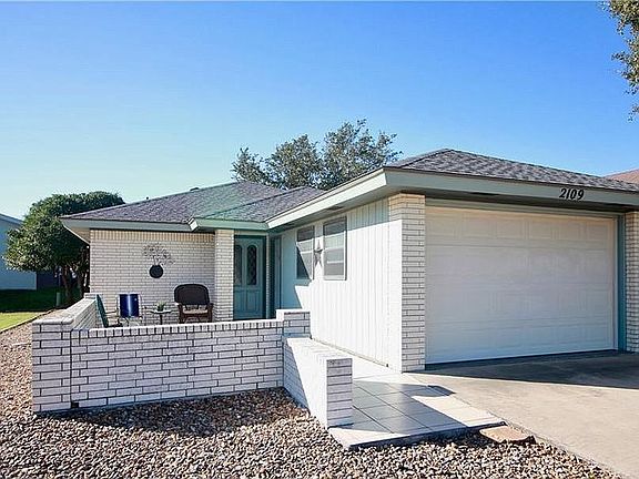 4th image of 2109 Lake Front Dr
