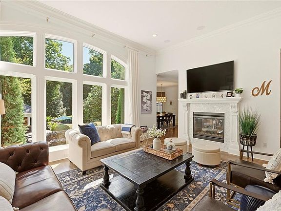 3rd image of 8447 Summit St