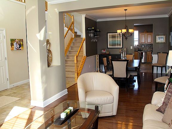 3rd image of 18 Turnberry Dr