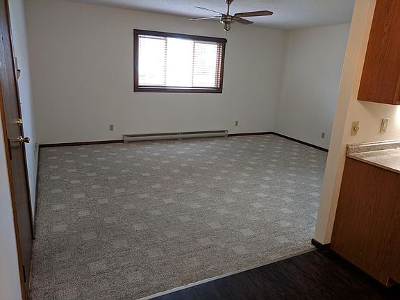 4th image of 3620 Farnham Dr Unit 4