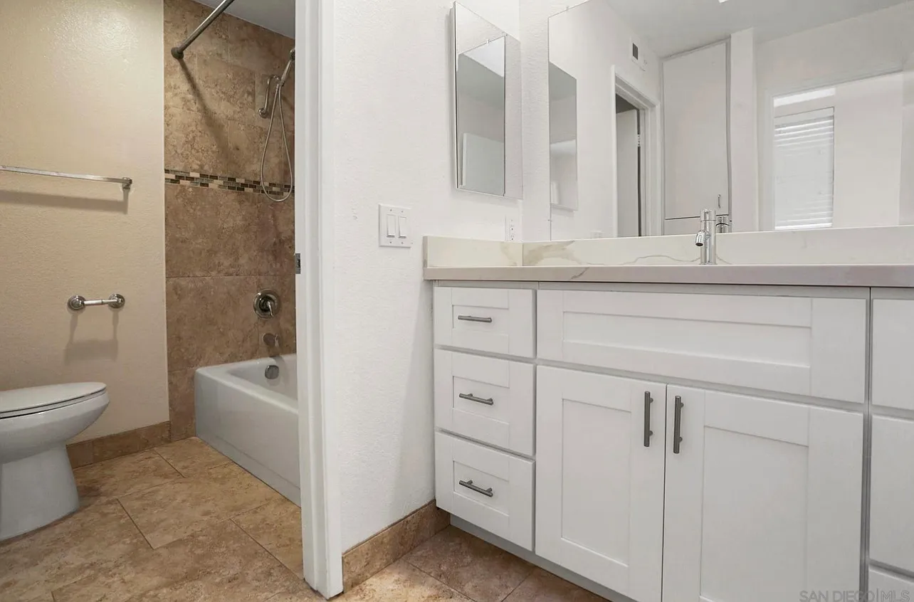 2 bed, 976 sqft, $3,450 — Photo 4