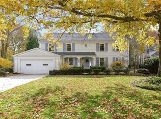 31113 Manchester Ln, Bay Village, OH