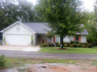 102 Red Fox Rd NE, Gravette, AR 72736