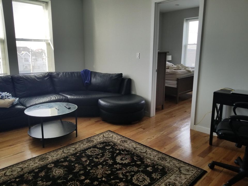 2nd image of 215 E Broadway APT 3L