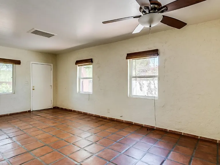 3913 E Montecito St — Photo 5