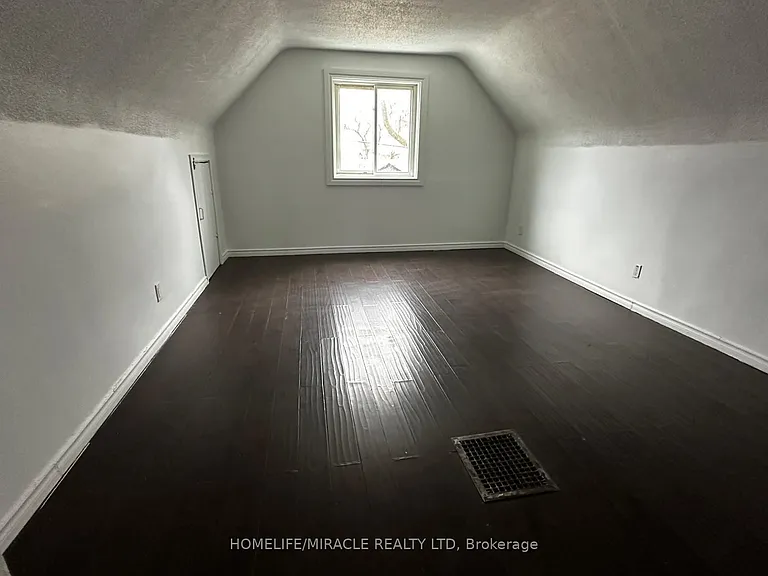 33 Jeavons Ave #ENTIRE HOUSE — Photo 10