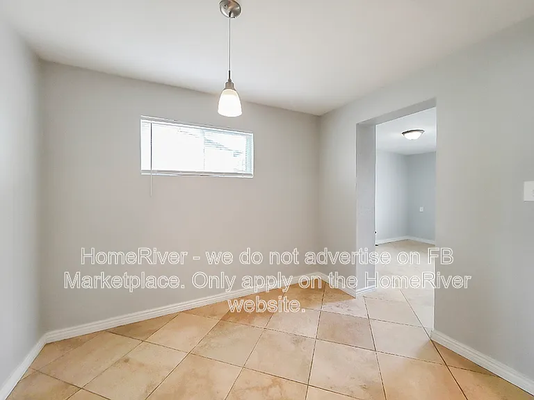 2221 E Beverly Ln — Photo 9