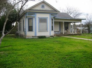 535 E Donegan St, Seguin, TX 78155