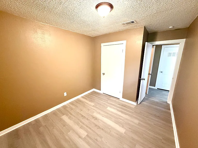 1827 E Highland Blvd — Photo 13