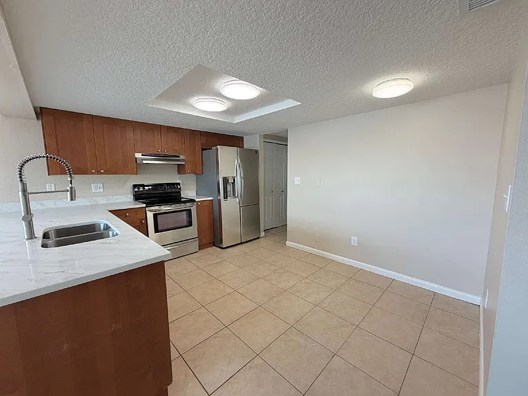 7421 Isle Dr — Photo 16