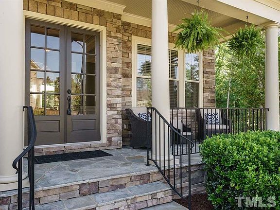 2nd image of 816 Magalloway Dr