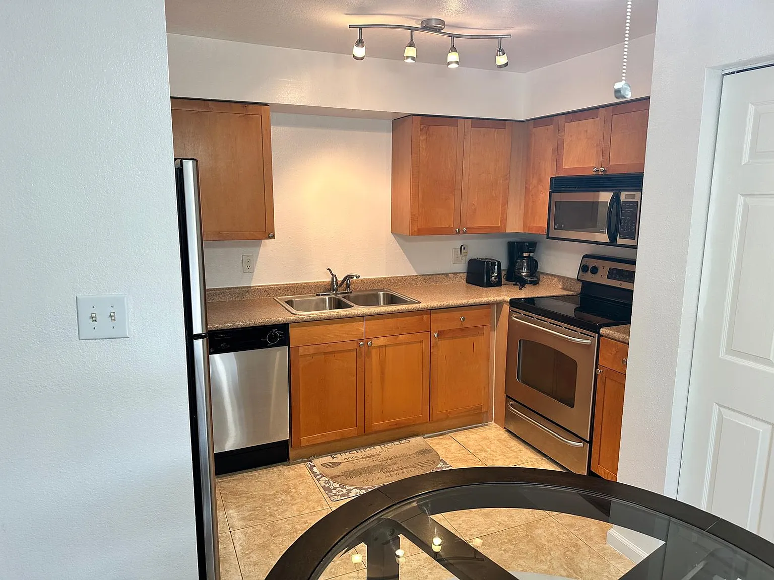 2 bed, 773 sqft, $2,850 — Photo 2