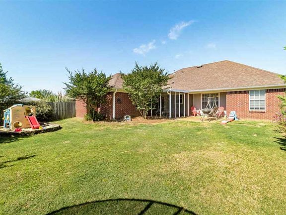 4th image of 214 Cherry Bark Dr