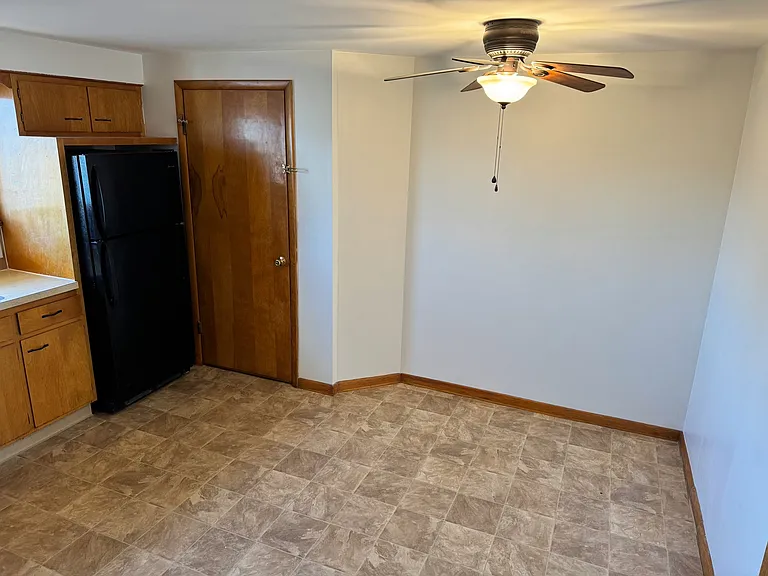 363 University Ave — Photo 18