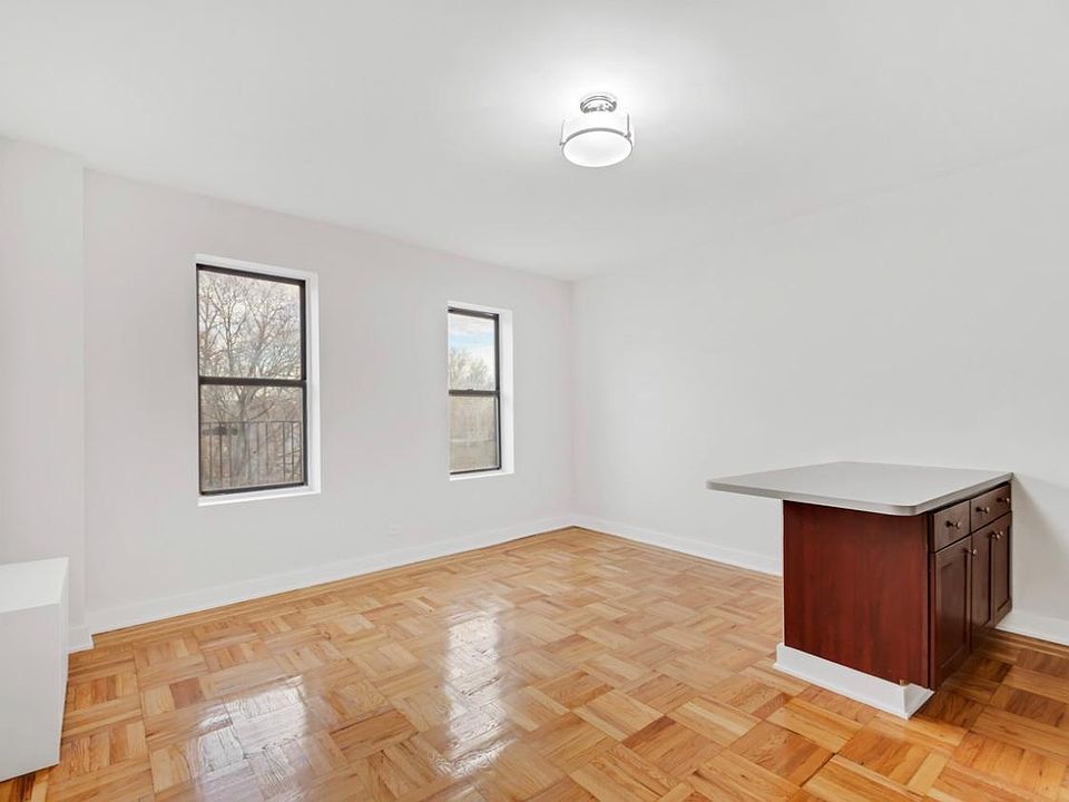 2nd image of 170 E 206th St APT 3C