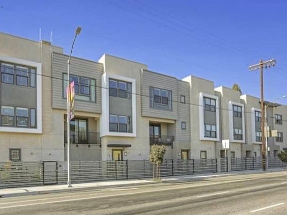 2nd image of 3901 Eagle Rock Blvd Unit 15