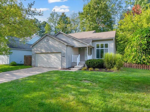 5474 Brookhaven Ct, Waterford, MI 48327
