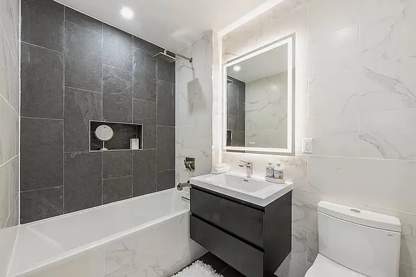 Rented by E Realty International Corp | media 20