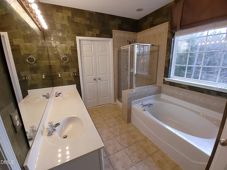 606 Lyon Tree Ln — Photo 18