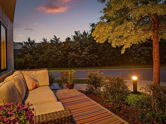 4th image of 3129 Saint Elmo Ave #3129