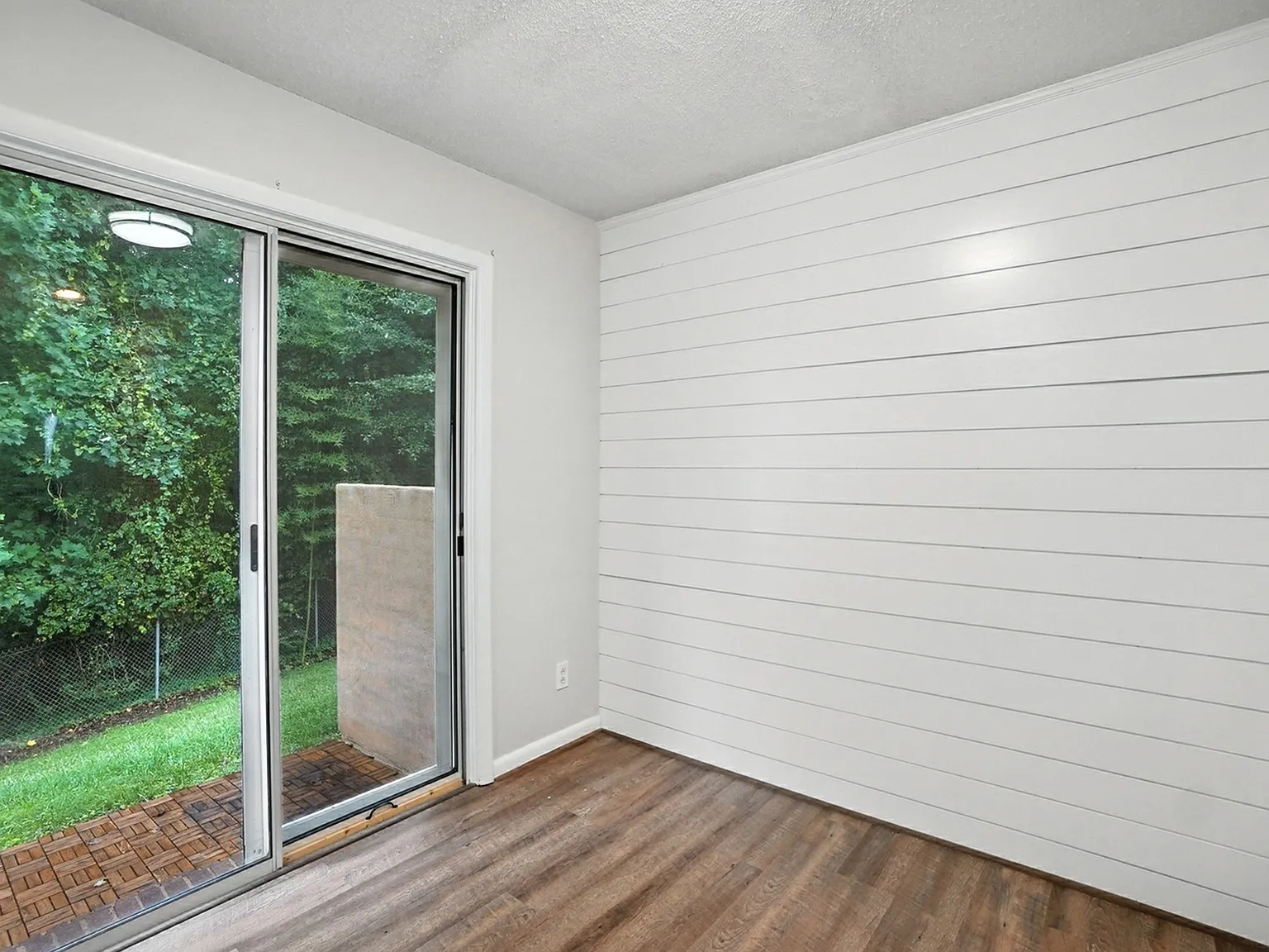 1101 Surry Lane - 1 — Photo 3