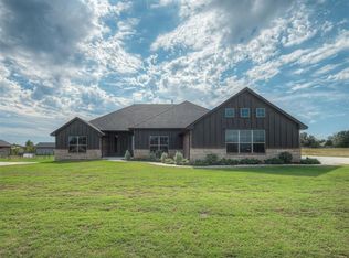 8681 Oak Tree Cir, Edmond, OK 73025