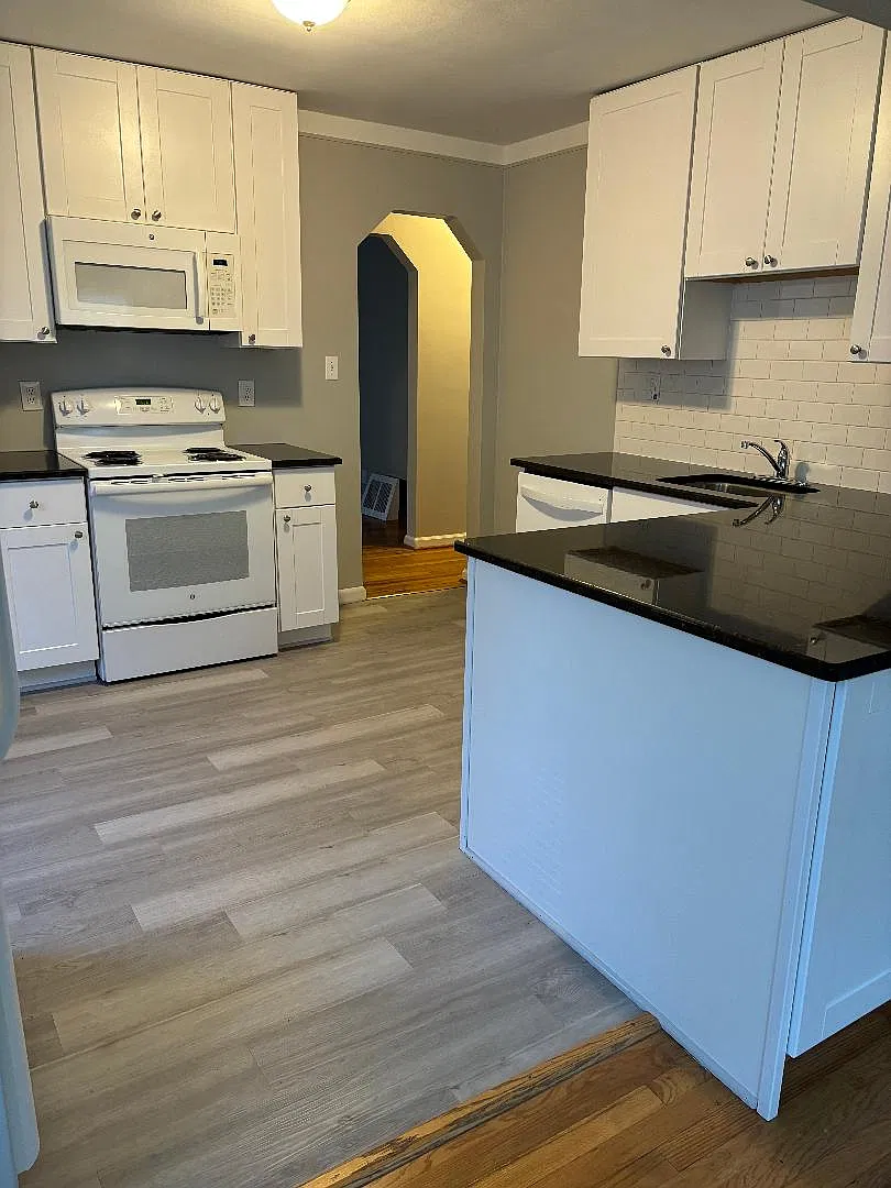 4 bed, 2.5 bath, 1330 sqft, $2,300 — Photo 4