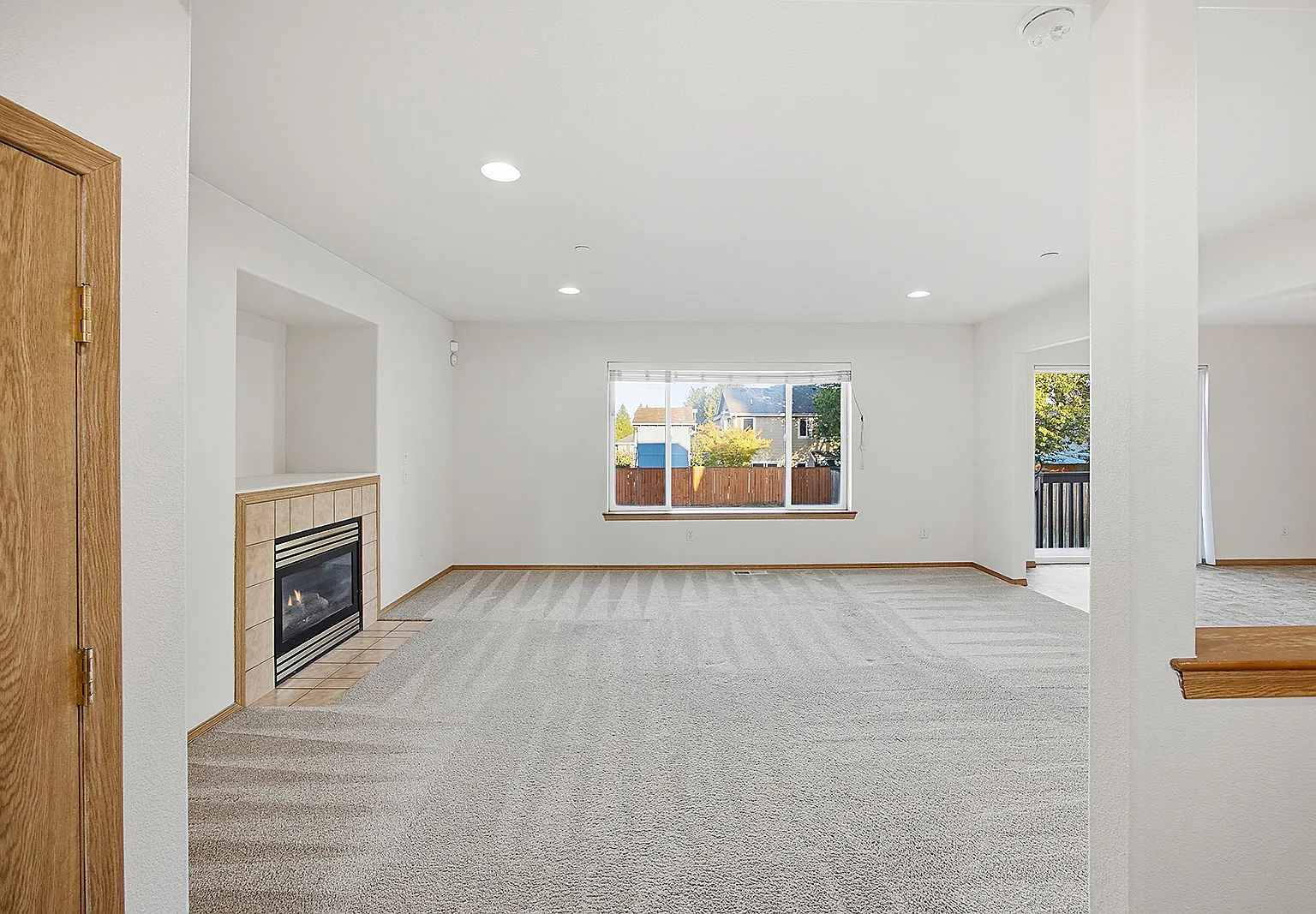 3 bed, 2.5 bath, 1600 sqft, $3,350 — Photo 3