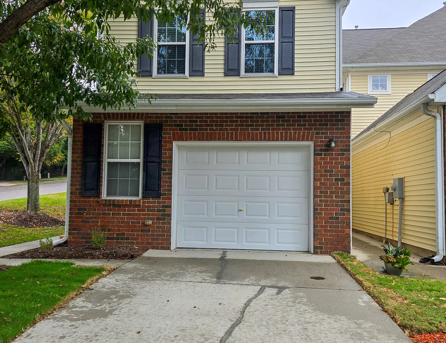 3 bed, 2.5 bath, $1,995 — Photo 2