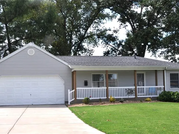 120 Country Life Dr, O'Fallon, MO 63366