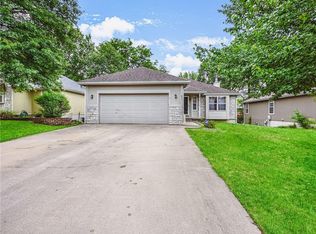 831 Meadow Ln, Leavenworth, KS 66048