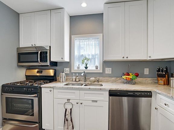 5th image of 30454 Groveland St
